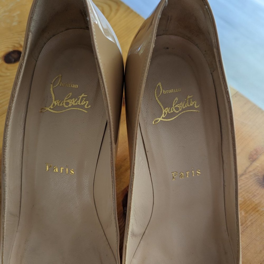 Christian Louboutin Nude Patent Leather Pumps with Red Soles - Picture 3 of 11